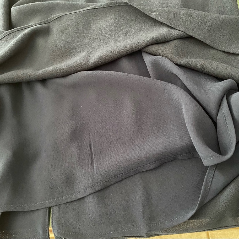 Reitmans navy blue sleeveless lined dressy top. Great shape. Button detail back - Picture 5 of 5